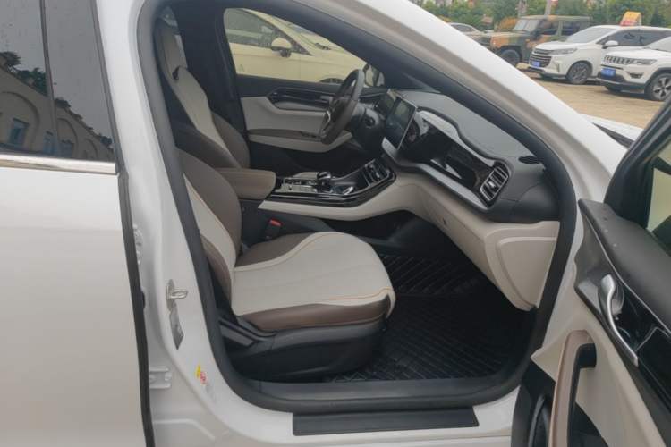 Used BYD Qin PLUS 2024 Honor Edition EV 420KM Beyond Model Right Front Seat