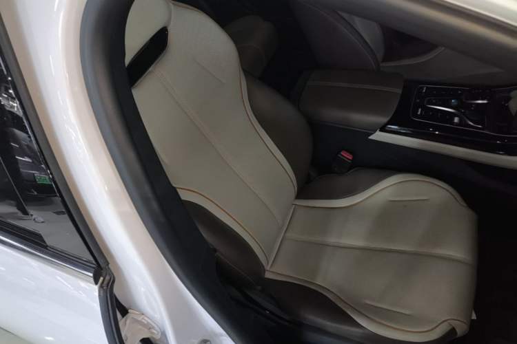Used BYD Qin PLUS 2024 HONOR Edition DM-i 120KM Leading Model Right Front Seat