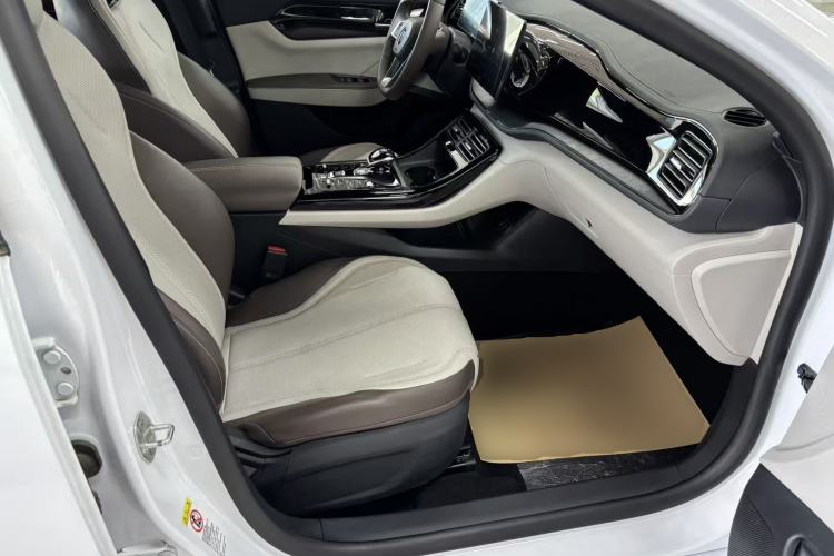 Used BYD Qin PLUS 2024 HONOR Edition DM-i 55KM Leading Model Right Front Seat