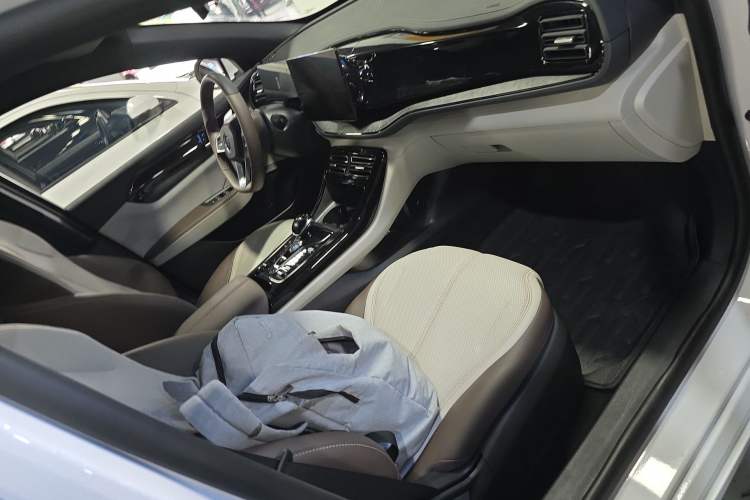 Used BYD Qin PLUS 2024 HONOR Edition DM-i 55KM Leading Model Right Front Seat