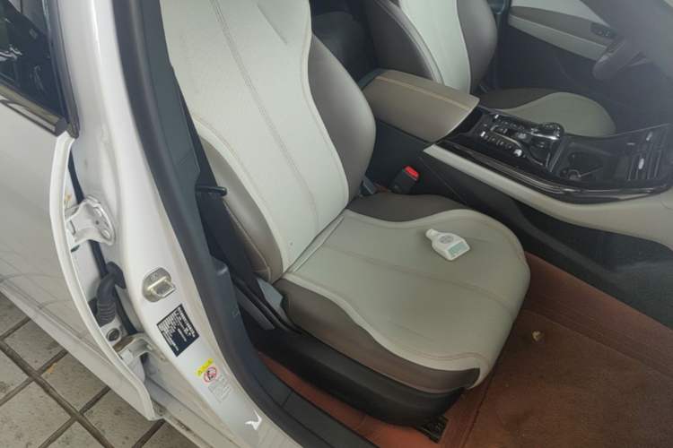 Used BYD Qin PLUS 2024 HONOR Edition DM-i 55KM Leading Model Right Front Seat