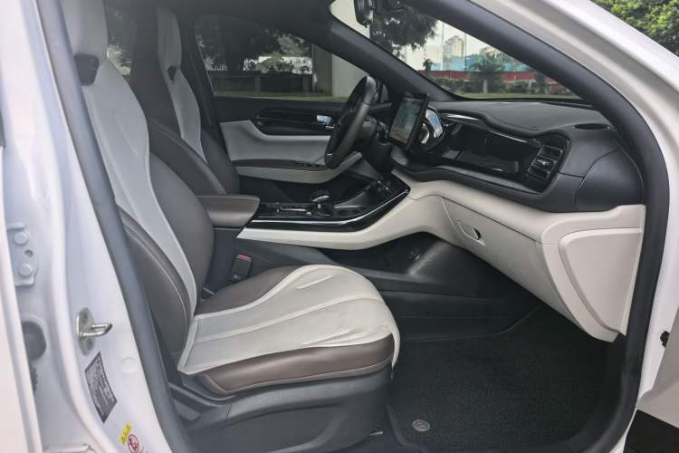 Used BYD Qin PLUS 2024 HONOR Edition DM-i 55KM Leading Model Right Front Seat