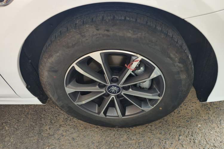 Used BYD Qin PLUS 2024 HONOR Edition DM-i 55KM Beyond Model Right Front Wheel Hub