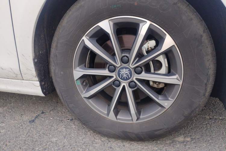Used BYD Qin PLUS 2024 HONOR Edition DM-i 55KM Leading Model Right Front Wheel Hub