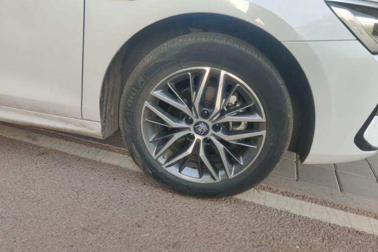 Used BYD Qin PLUS 2024 Honor Edition EV 420KM Leading Model Right Front Wheel Hub