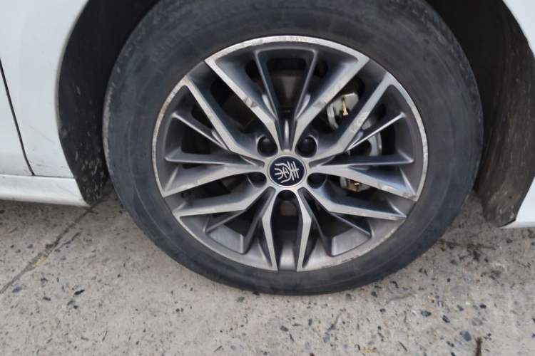 Used BYD Qin PLUS 2024 HONOR Edition DM-i 55KM Beyond Model Right Front Wheel Hub