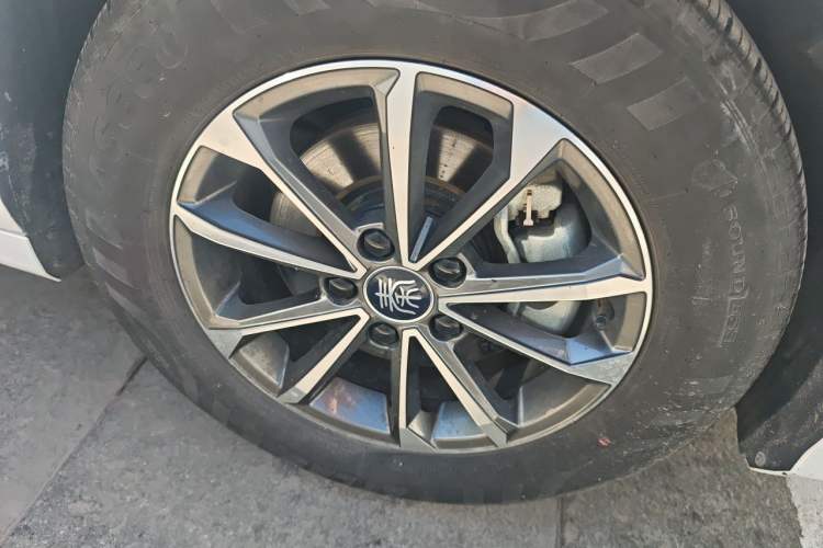 Used BYD Qin PLUS 2024 HONOR Edition DM-i 55KM Leading Model Right Front Wheel Hub