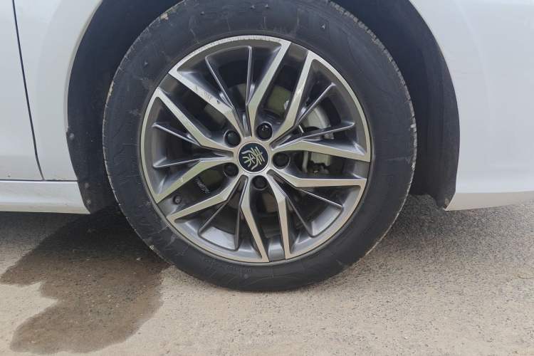 Used BYD Qin PLUS 2024 HONOR Edition DM-i 55KM Beyond Model Right Front Wheel Hub
