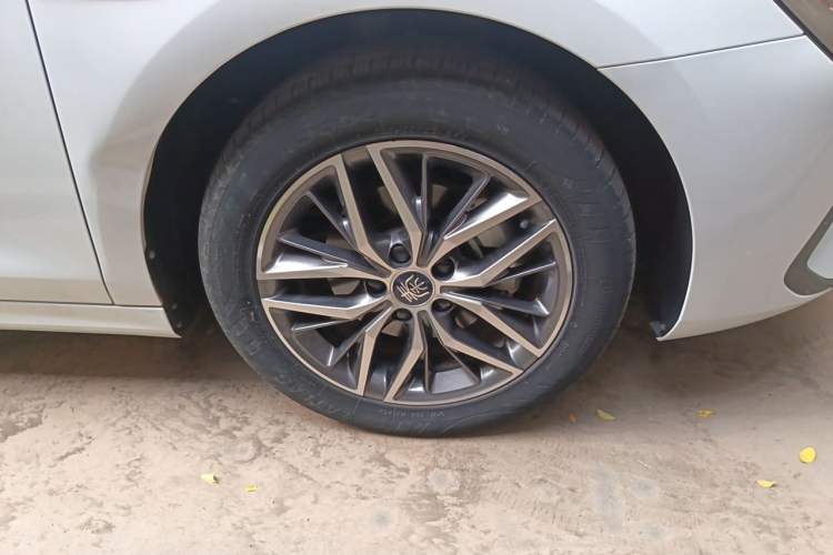 Used BYD Qin PLUS 2024 Honor Edition EV 510KM Beyond Model Right Front Wheel Hub