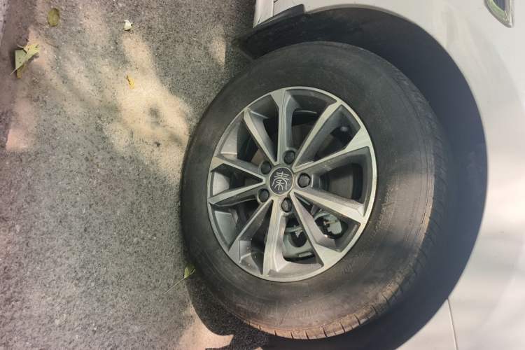Used BYD Qin PLUS 2024 HONOR Edition DM-i 55KM Leading Model Right Front Wheel Hub