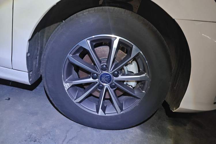 Used BYD Qin PLUS 2024 HONOR Edition DM-i 55KM Leading Model Right Front Wheel Hub