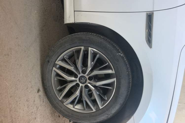 Used BYD Qin PLUS 2024 HONOR Edition DM-i 120KM Leading Model Right Front Wheel Hub