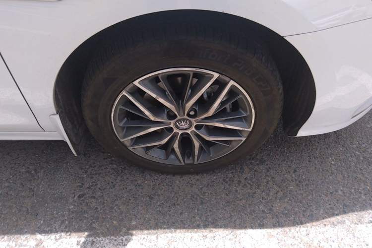 Used BYD Qin PLUS 2024 HONOR Edition DM-i 120KM Leading Model Right Front Wheel Hub