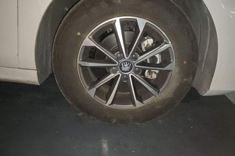 Used BYD Qin PLUS 2024 HONOR Edition DM-i 55KM Leading Model Right Front Wheel Hub