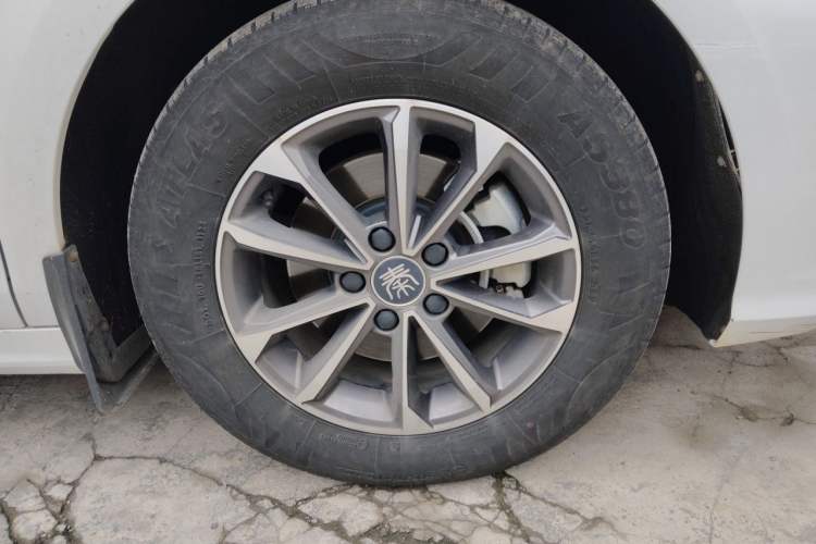 Used BYD Qin PLUS 2024 HONOR Edition DM-i 55KM Leading Model Right Front Wheel Hub