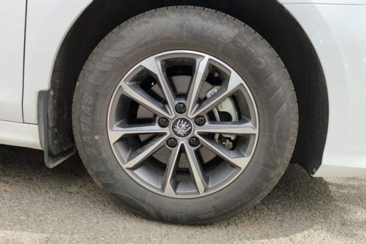 Used BYD Qin PLUS 2024 HONOR Edition DM-i 55KM Leading Model Right Front Wheel Hub
