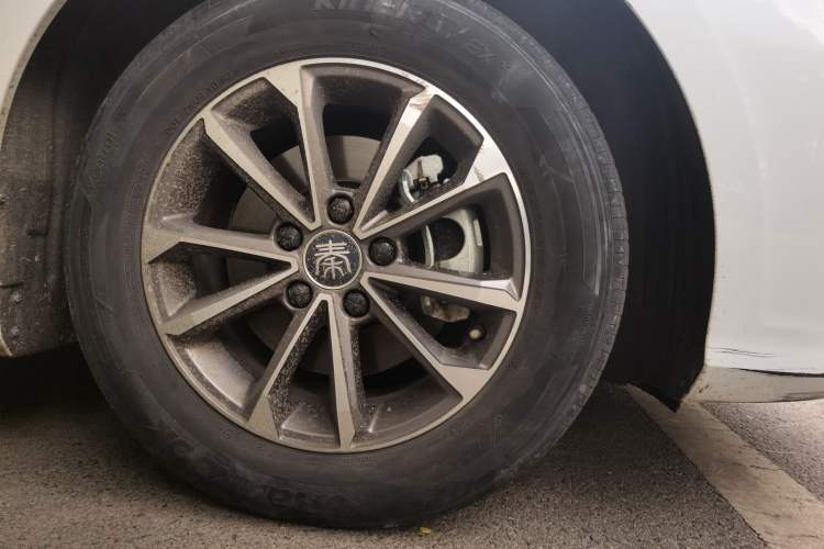 Used BYD Qin PLUS 2024 HONOR Edition DM-i 55KM Leading Model Right Front Wheel Hub