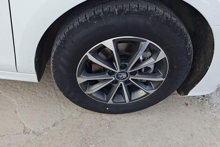 Used BYD Qin PLUS 2024 HONOR Edition DM-i 55KM Leading Model Right Front Wheel Hub