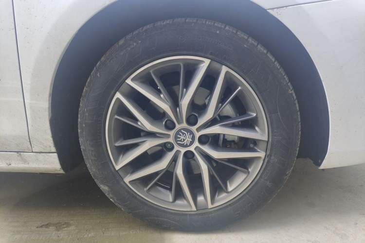 Used BYD Qin PLUS 2024 Honor Edition EV 510KM Leading Model Right Front Wheel Hub