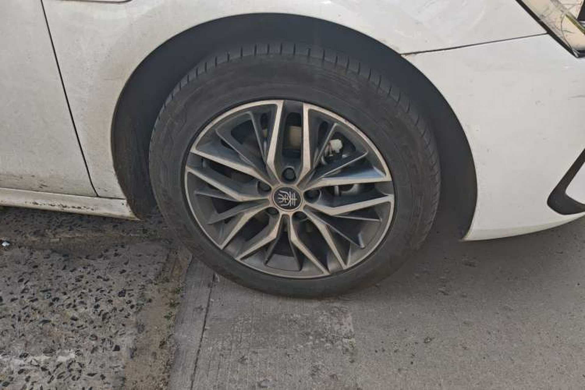 Used BYD Qin PLUS 2024 Honor Edition EV 510KM Leading Model Right Front Wheel Hub