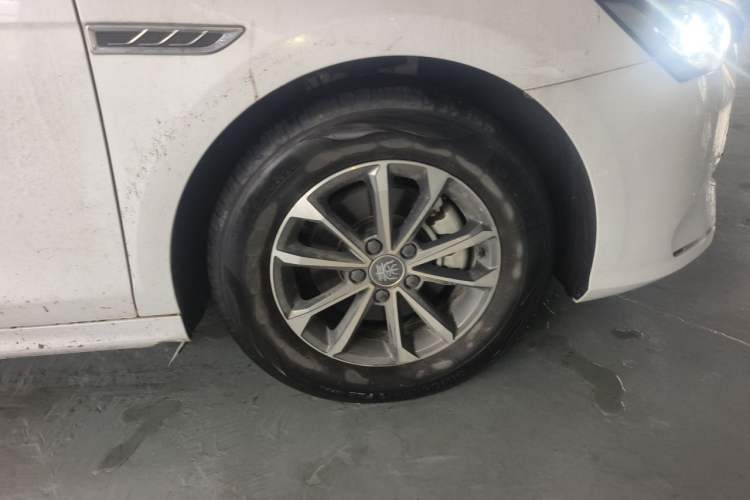Used BYD Qin PLUS 2024 HONOR Edition DM-i 55KM Leading Model Right Front Wheel Hub