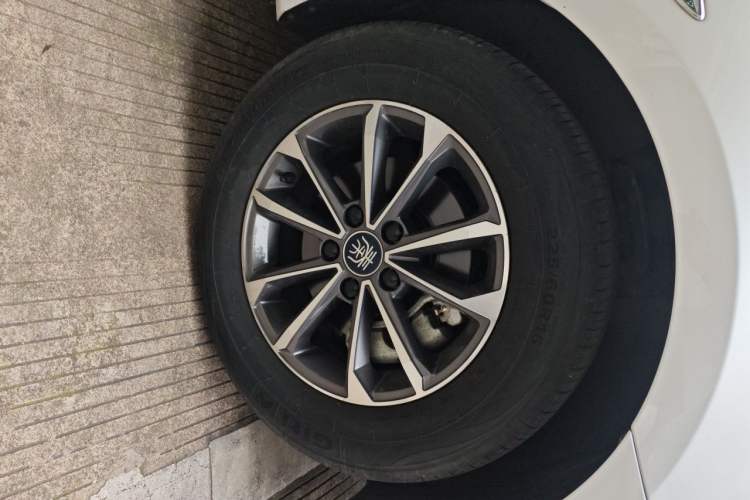Used BYD Qin PLUS 2024 HONOR Edition DM-i 55KM Leading Model Right Front Wheel Hub