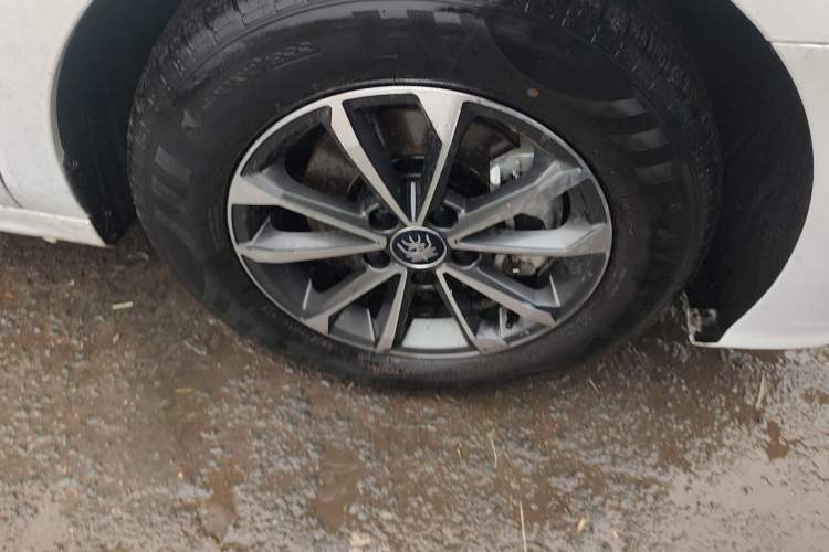 Used BYD Qin PLUS 2024 HONOR Edition DM-i 55KM Leading Model Right Front Wheel Hub