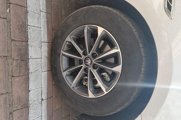 Used BYD Qin PLUS 2024 HONOR Edition DM-i 55KM Leading Model Right Front Wheel Hub