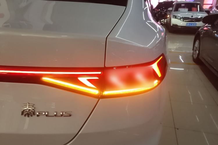 Used BYD Qin PLUS 2024 HONOR Edition DM-i 55KM Leading Model Right Rear Taillight