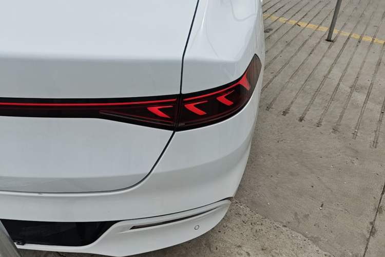 Used BYD Qin PLUS 2024 HONOR Edition DM-i 55KM Leading Model Right Rear Taillight