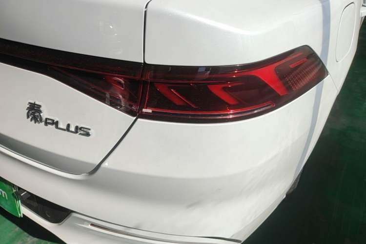 Used BYD Qin PLUS 2024 HONOR Edition DM-i 55KM Leading Model Right Rear Taillight