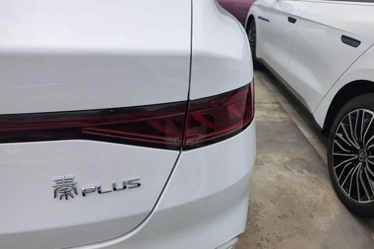 Used BYD Qin PLUS 2024 HONOR Edition DM-i 55KM Leading Model Right Rear Taillight