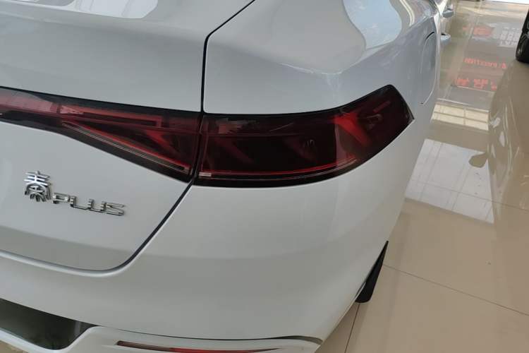 Used BYD Qin PLUS 2024 HONOR Edition DM-i 55KM Leading Model Right Rear Taillight