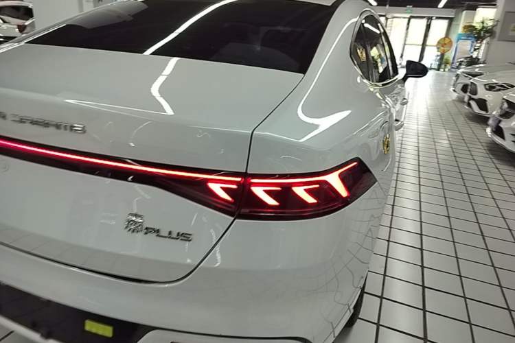 Used BYD Qin PLUS 2024 HONOR Edition DM-i 55KM Leading Model Right Rear Taillight