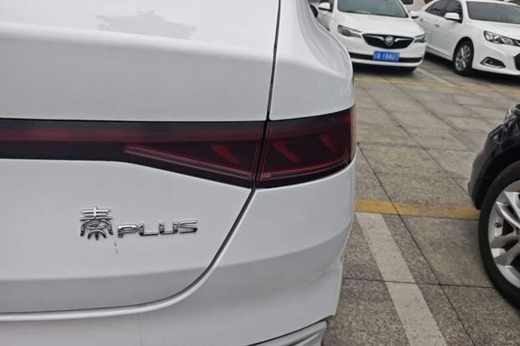 Used BYD Qin PLUS 2024 HONOR Edition DM-i 55KM Leading Model Right Rear Taillight