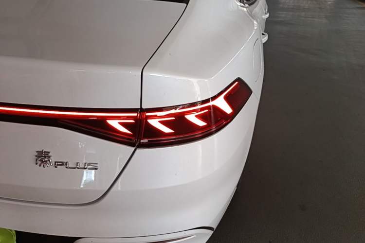 Used BYD Qin PLUS 2024 HONOR Edition DM-i 55KM Leading Model Right Rear Taillight
