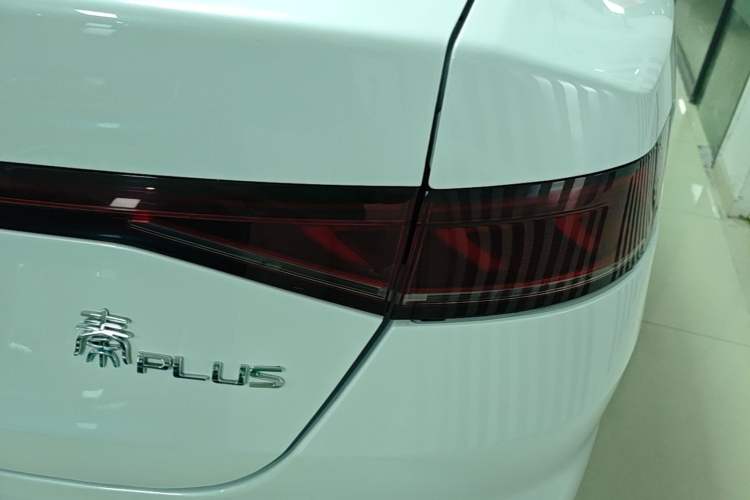 Used BYD Qin PLUS 2024 HONOR Edition DM-i 55KM Leading Model Right Rear Taillight