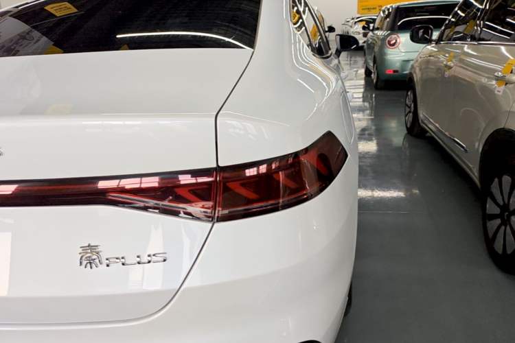 Used BYD Qin PLUS 2024 HONOR Edition DM-i 55KM Leading Model Right Rear Taillight
