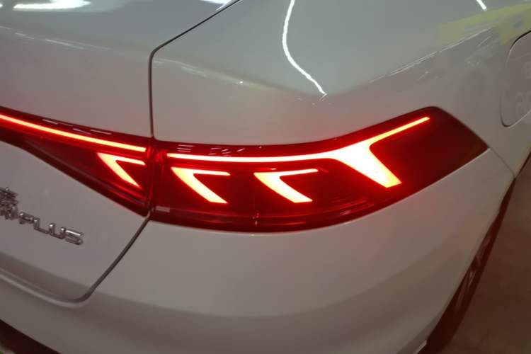 Used BYD Qin PLUS 2024 HONOR Edition DM-i 55KM Leading Model Right Rear Taillight