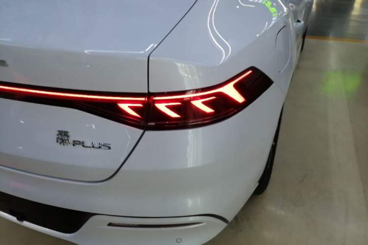 Used BYD Qin PLUS 2024 HONOR Edition DM-i 55KM Leading Model Right Rear Taillight