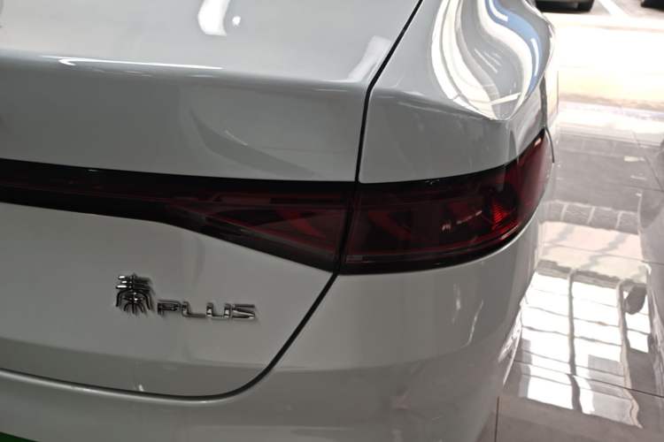 Used BYD Qin PLUS 2024 HONOR Edition DM-i 120KM Beyond Model Right Rear Taillight