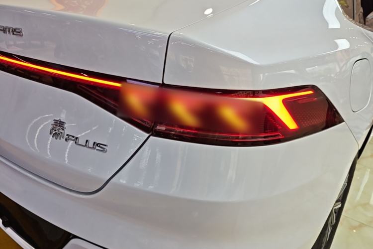 Used BYD Qin PLUS 2024 HONOR Edition DM-i 55KM Leading Model Right Rear Taillight