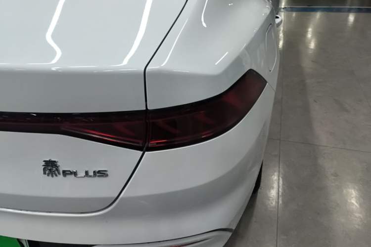 Used BYD Qin PLUS 2024 HONOR Edition DM-i 55KM Leading Model Right Rear Taillight