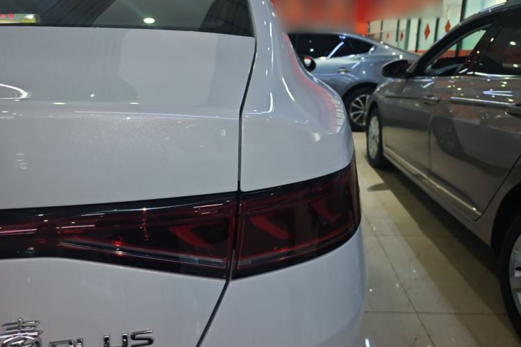 Used BYD Qin PLUS 2024 HONOR Edition DM-i 55KM Leading Model Right Rear Taillight