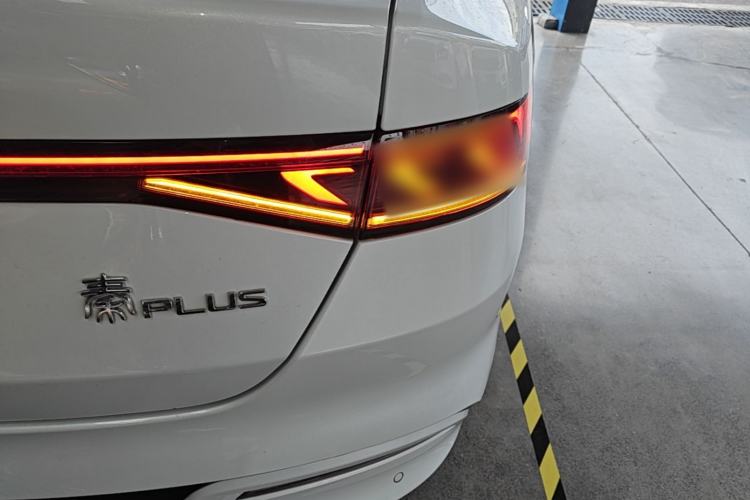 Used BYD Qin PLUS 2024 Honor Edition EV 420KM Beyond Model Right Rear Taillight