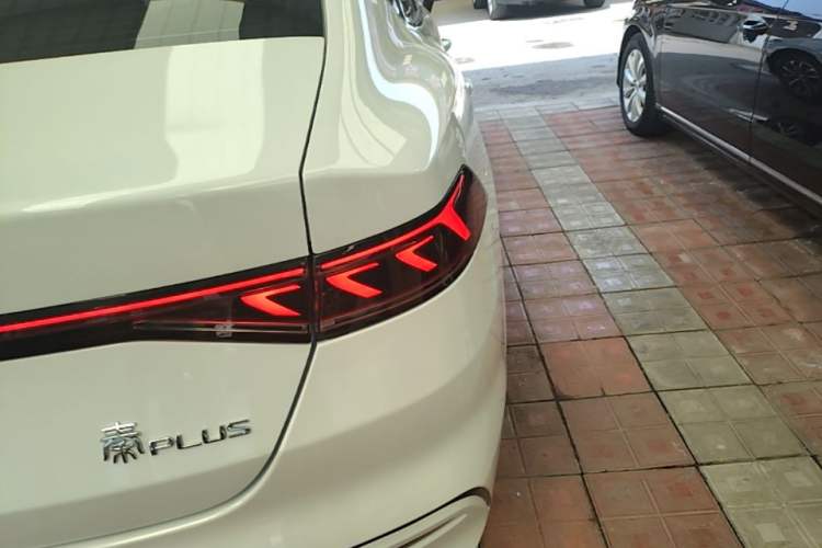 Used BYD Qin PLUS 2024 HONOR Edition DM-i 55KM Leading Model Right Rear Taillight