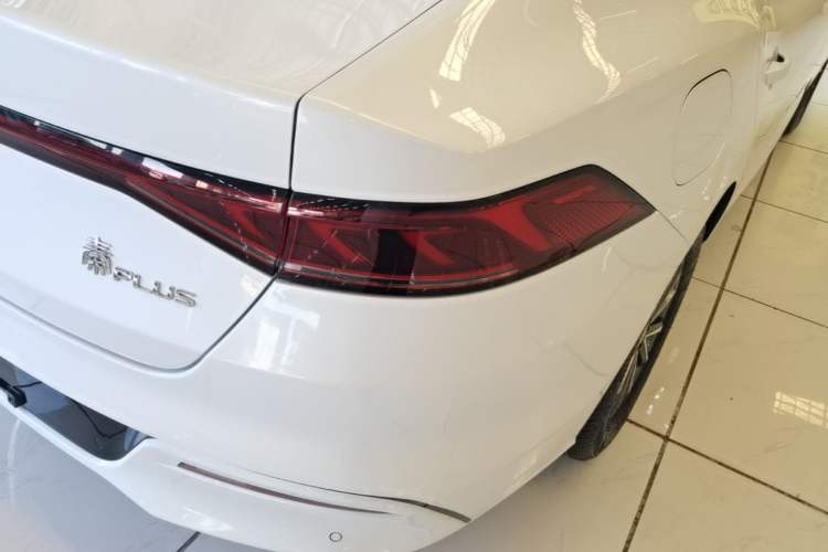 Used BYD Qin PLUS 2024 HONOR Edition DM-i 55KM Leading Model Right Rear Taillight