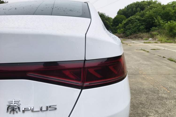 Used BYD Qin PLUS 2024 HONOR Edition DM-i 55KM Leading Model Right Rear Taillight