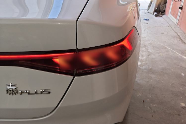 Used BYD Qin PLUS 2024 HONOR Edition DM-i 55KM Leading Model Right Rear Taillight
