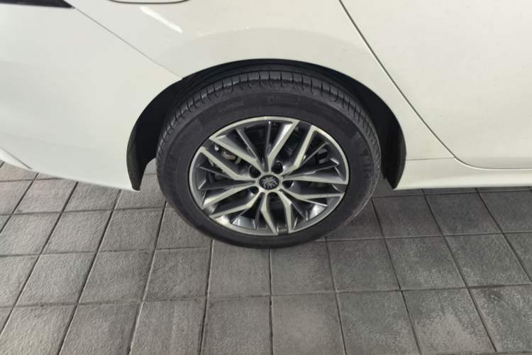 Used BYD Qin PLUS 2024 Honor Edition EV 510KM Leading Model Right Rear Wheel Hub